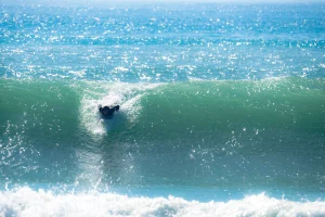 Quel est le Prix d’un Camp Surf au Maroc ? Budget, Astuces et Ce Qui Est Inclus